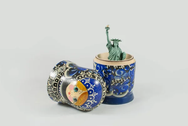 Statue of Liberty inside of Russian nesting doll — Stock Photo, Image