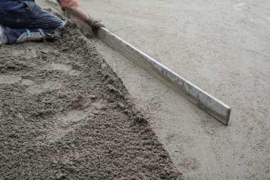 Çimento zemin düzleştirme işçi