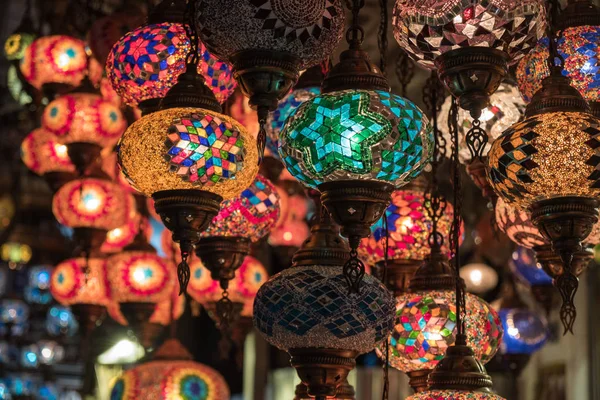 Lanternas Turcas Tradicionais Feitas Peças Vidro Coloridas Penduradas Bazar — Fotografia de Stock