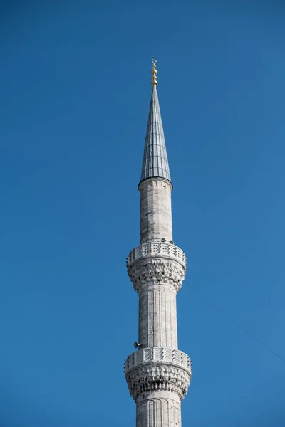 Mosque Minaret Isolated Deep Blue Sky Background — Stock Photo, Image