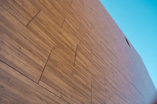 木造パターンで覆われた建築ファサード Hplボード — ストック写真