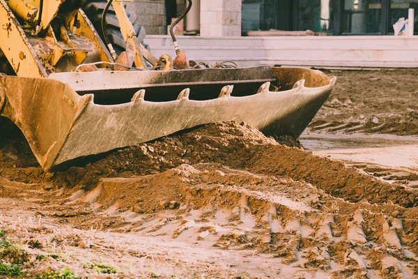 Excavator Bergerak Bumi Dengan Sekop Lokasi Konstruksi — Stok Foto