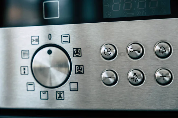 Panel Baja Tahan Karat Oven Dapur Dengan Tombol Dan Tombol — Stok Foto