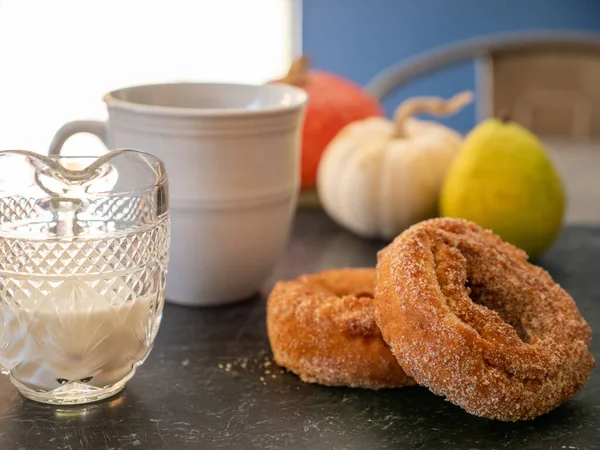 苹果酸甜甜圈 — 图库照片