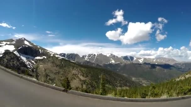 Rocky Mountain Ulusal Parkı Nın Alp Bölümünde Sürüyorum Sürücüler Dağlara — Stok video