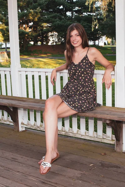 Happy Young Brunette Woman Park Summer Young Adult Lifestyle Image — Stock Photo, Image