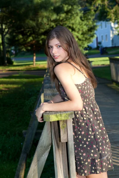 Joyeux Jeune Femme Brune Dans Parc Été Image Style Vie — Photo