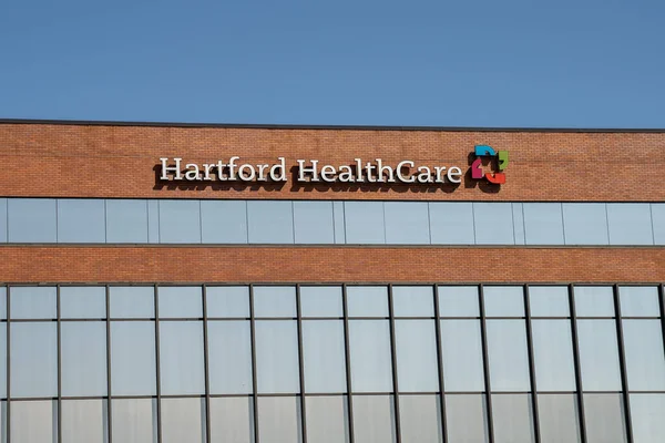 Rocky Hill, CT, USA - 19 kwietnia 2020 - Wygląd budynku Hartford Healthcare — Zdjęcie stockowe