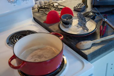 Kızarmış rosette kurabiyeleri yapıyorum.