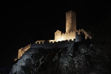 Geceleri Bellinzona, Ticino, İsviçre 'de 
