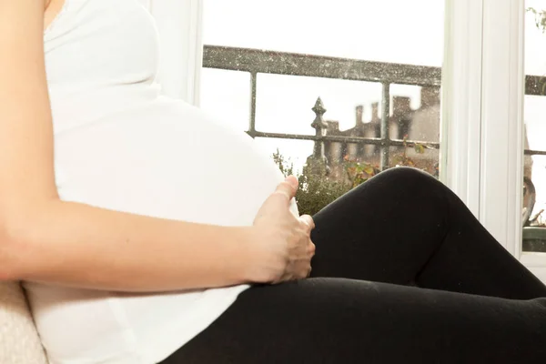 Pancia della donna incinta — Foto Stock