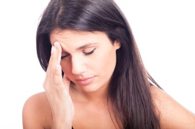 Kapalı gözlerle üzgün kadın