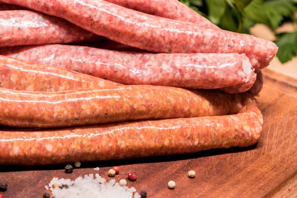 Close View Raw Sausages Chilli Herbs Wooden Board Spices — Stock Photo, Image