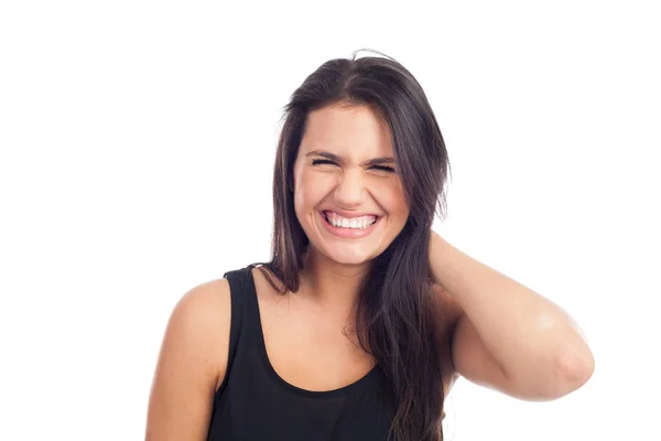 Portret Szczęśliwej Młodej Brunetki Śmiejącej Się — Zdjęcie stockowe