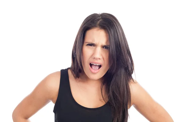 Porträt einer wütenden jungen brünetten Frau, die schreit — Stockfoto