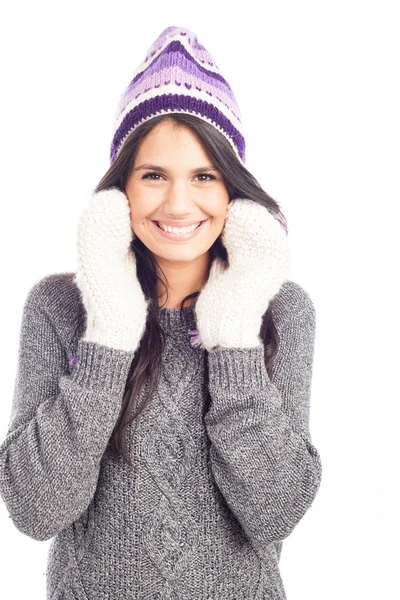 Bella donna bruna con un cappello peruviano di lana un maglione e g — Foto Stock