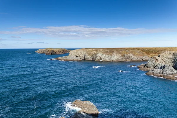 As rochas e falésias no oceano da famosa ilha de Belle Ile — Fotografia de Stock