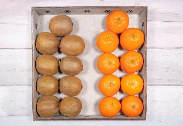 Mandarins Clementines Kiwis Placed Old Wooden Tray Background Old Wooden — 스톡 사진