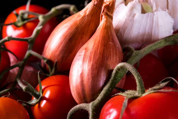 Poster of an old basket with onion garlic tomatoes to decorate the kitchen — Stock Image Poster Old Basket Onion Garlic Tomatoes Decorate Kitchen Royalty Free Stock Photos