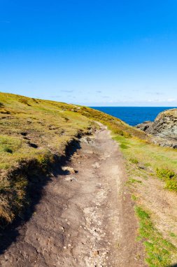 Fransa 'nın ünlü adası Belle Ile en Mer' in okyanusundaki kayalar ve uçurumlar