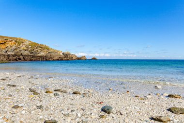 Belle Ile en Mer 'deki sahil kayalıkları Morbihan' daki tay noktasında.