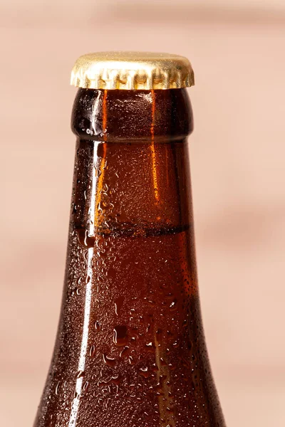 Una Botella Cerveza Ámbar Con Cápsula —  Fotos de Stock