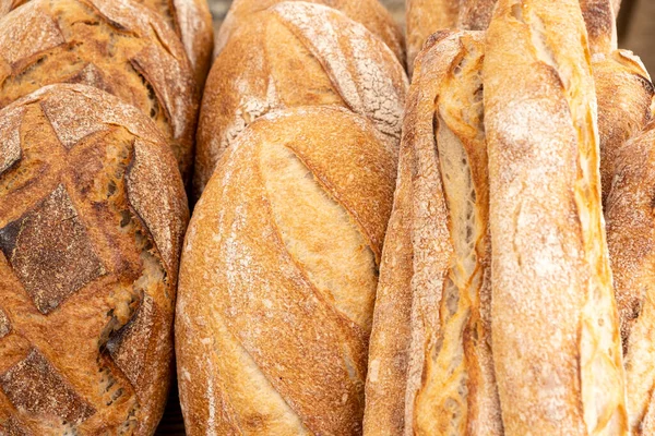 Landbrot Und Bio Baguette Aus Sauerteig Gekocht Über Dem Holzfeuer — Stockfoto