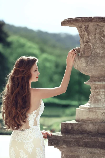 Retrato de casamento mulher noiva elegante, foto estilo moda. Moda — Fotografia de Stock