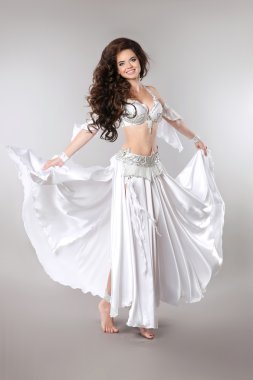Oryantal dans. Bellydancer. Güzel esmer güzel Arap Wo