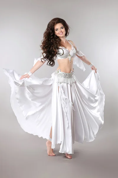Belly dance. Bellydancer. Beautiful brunette Gorgeous Arabian Wo — Stock Photo, Image