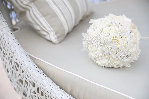 Primer plano del ramo de bodas con broches — Foto de Stock