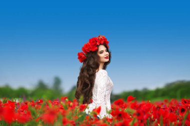 Keyfi. Uzun sağlıklı h güzel kaygısız esmer kadınla