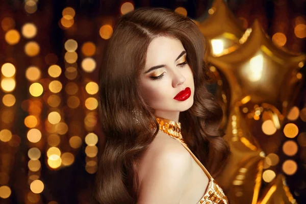 Elegant sexy girl portrait in gold. Makeup. Fashion brunette lad — Stock Photo, Image