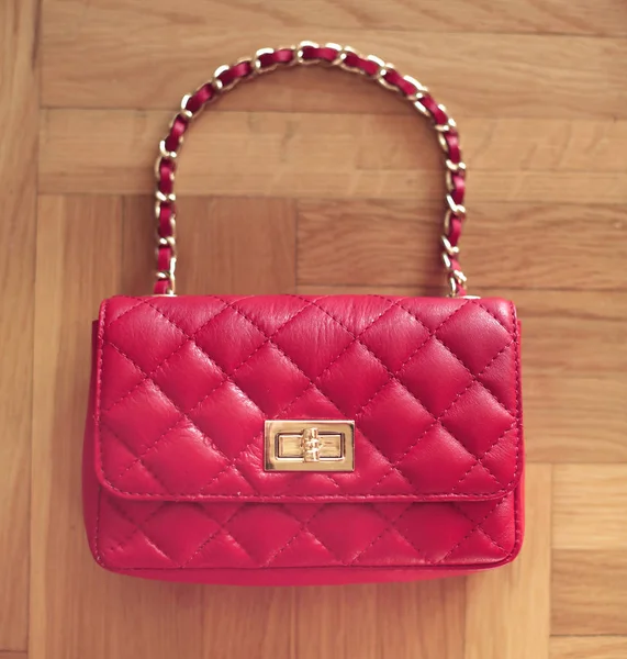 Mode rosa läder handväska. Kvinnors kläder och tillbehör. — Stockfoto