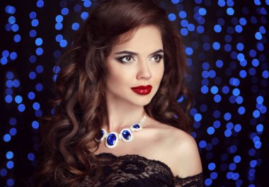 Güzellik moda kırmızı dudaklar makyaj, s ile zarif kadın portresi