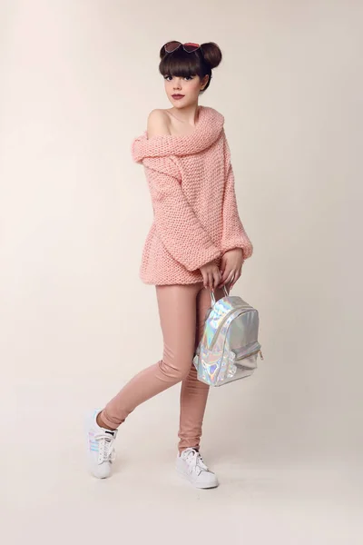 Fashion style teen look. Fashionable young girl wears in wool sw — Stock Photo, Image