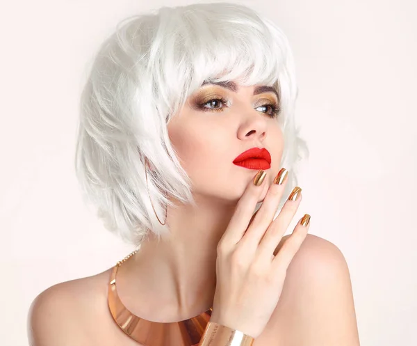 Blonde bob hairstyle. Blond hair. Fashion Beauty Girl portrait. — Stock Photo, Image