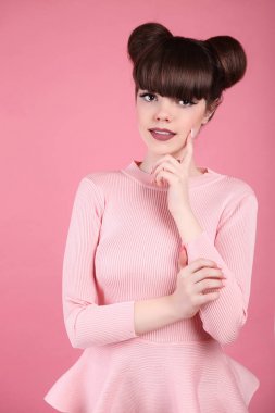 Teen güzellik. Saç modeli. Genç kız manken. Mutlu smilin