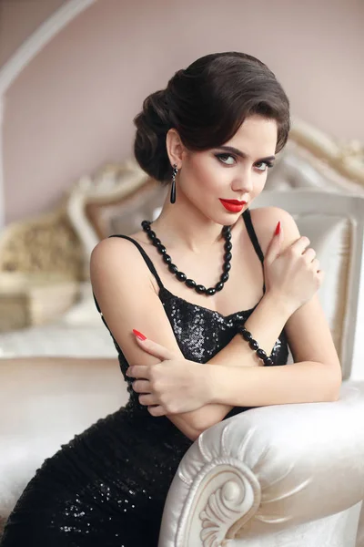 Beauty fashion elegant brunette woman with red lips makeup, retr Stock Image