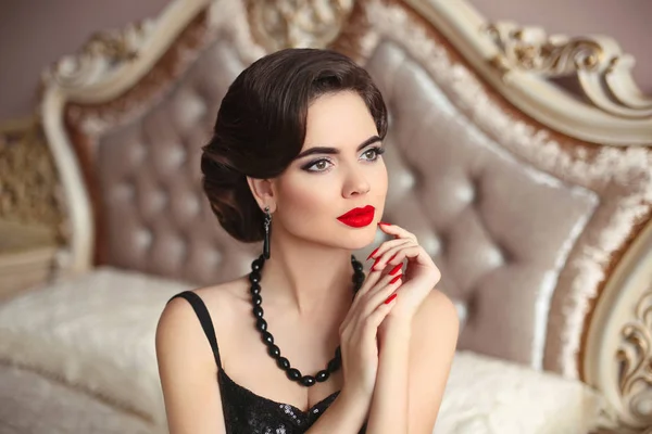 Beautiful brunette, elegant woman portrait. Manicure nails. Retr — Stock Photo, Image