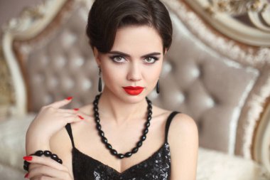 Retro esmer, zarif kadın portre. Moda Bayan ile yeniden