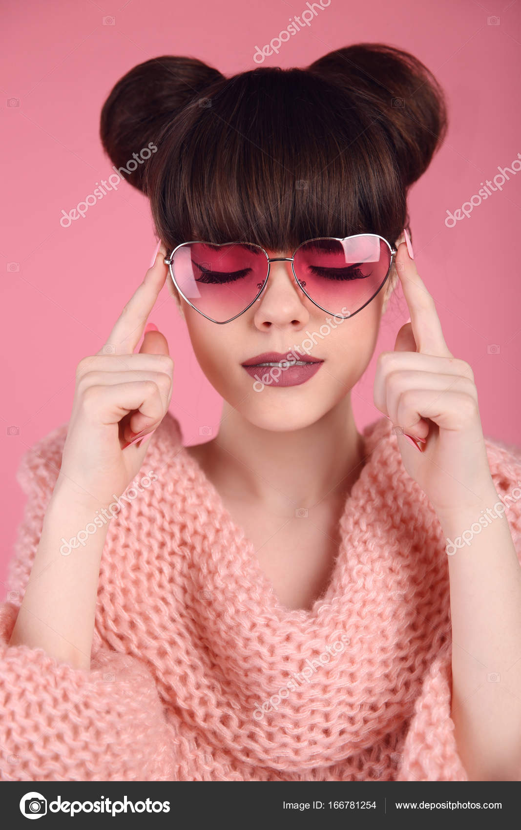 Fashion Style Teen Girl Model Brunette In Heart Sunglasses With ⬇ 