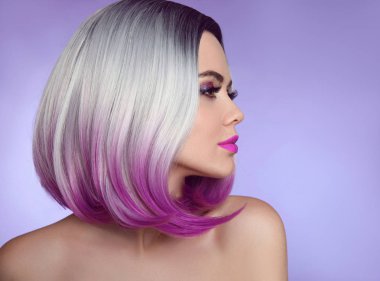 Renkli boyalı Ombre saç uzatma. Moda saç kesimi. Güzellik Mod