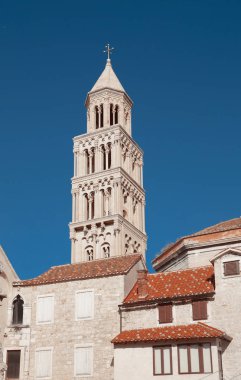 Şehrin Split şehir merkezinde mermer Antik Roma mimarisi, 