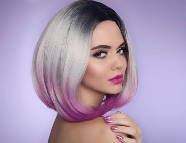 Ombre bob kısa saç modeli. Güzel saç boyama kadın. Manicu