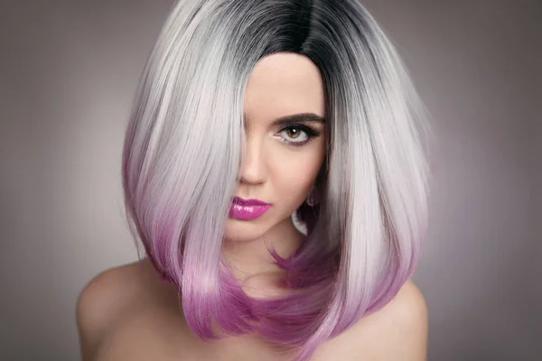 贝尔奥伯尔鲍勃发型金发女郎肖像。紫色化妆。Beautif — 图库照片
