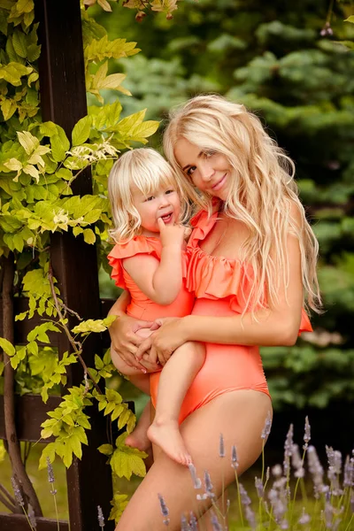 Family Look Beautiful Mother Holding Her Little Blonde Daughter Green — Stock Photo, Image
