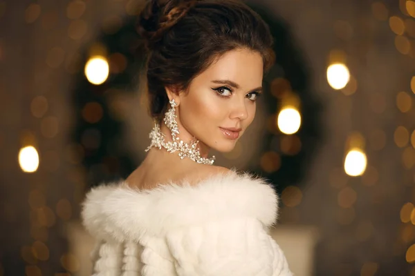 Mulher Elegante Pele Branca Retrato Moda Inverno Noiva Bonita Jovem — Fotografia de Stock