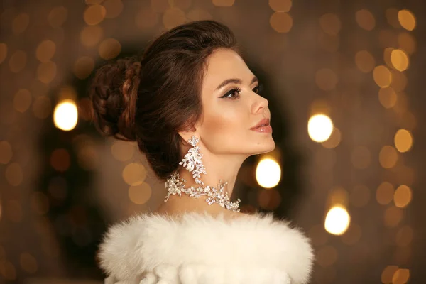 Elegante Frau Weißem Fell Wintermode Porträt Der Schönen Braut Jung — Stockfoto