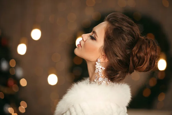 Elegant Woman White Fur Winter Fashion Portrait Beautiful Bride Young — Stock Photo, Image
